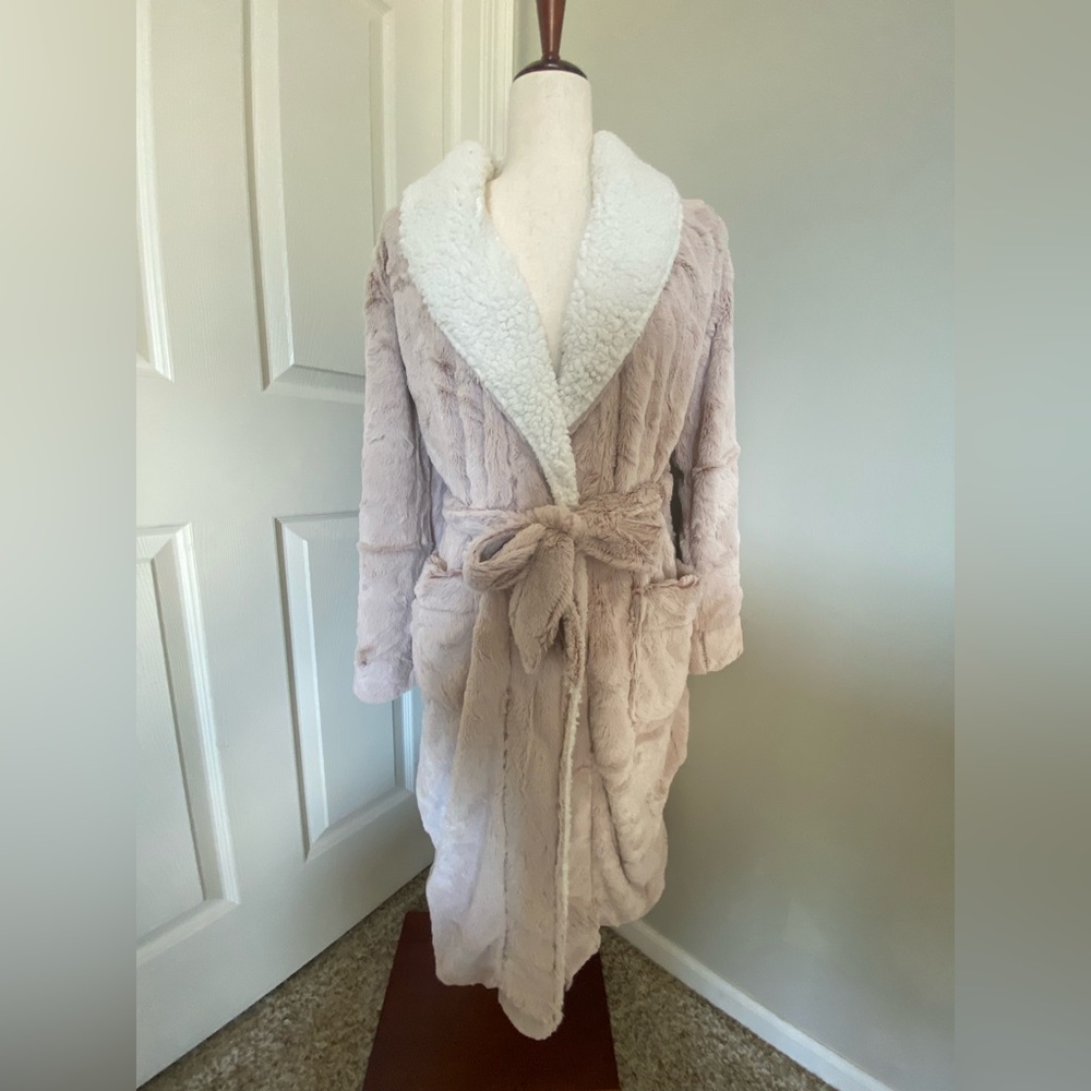 Plush Pale Pink Robe with Cream Sherpa Collar and Lining